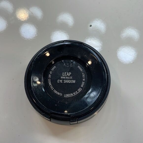 MAC EYESHADOW BUNDLE! - Picture 9 of 11